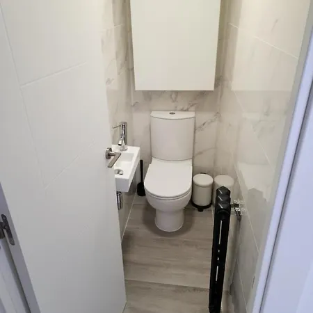 Piso Centrico, Cerca De Hospitales Y Centro. *