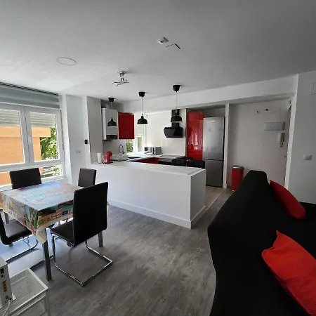 Piso Centrico, Cerca De Hospitales Y Centro. *