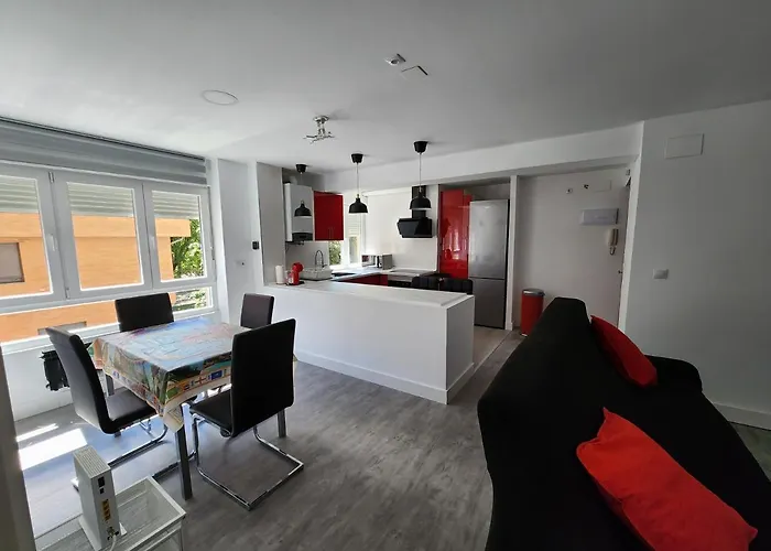 Piso Centrico, Cerca De Hospitales Y Centro. *